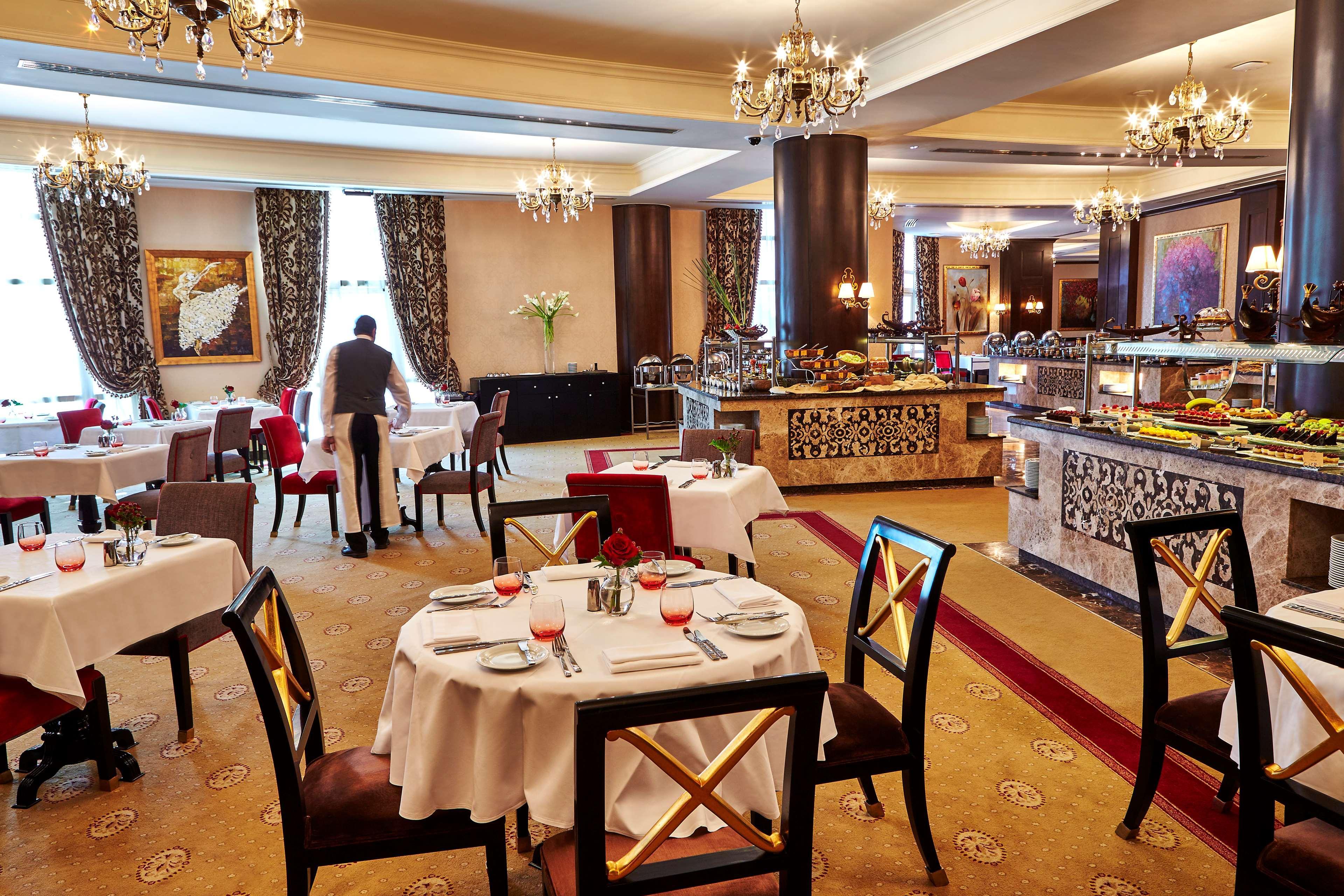 Royal Maxim Palace Kempinski Hotel