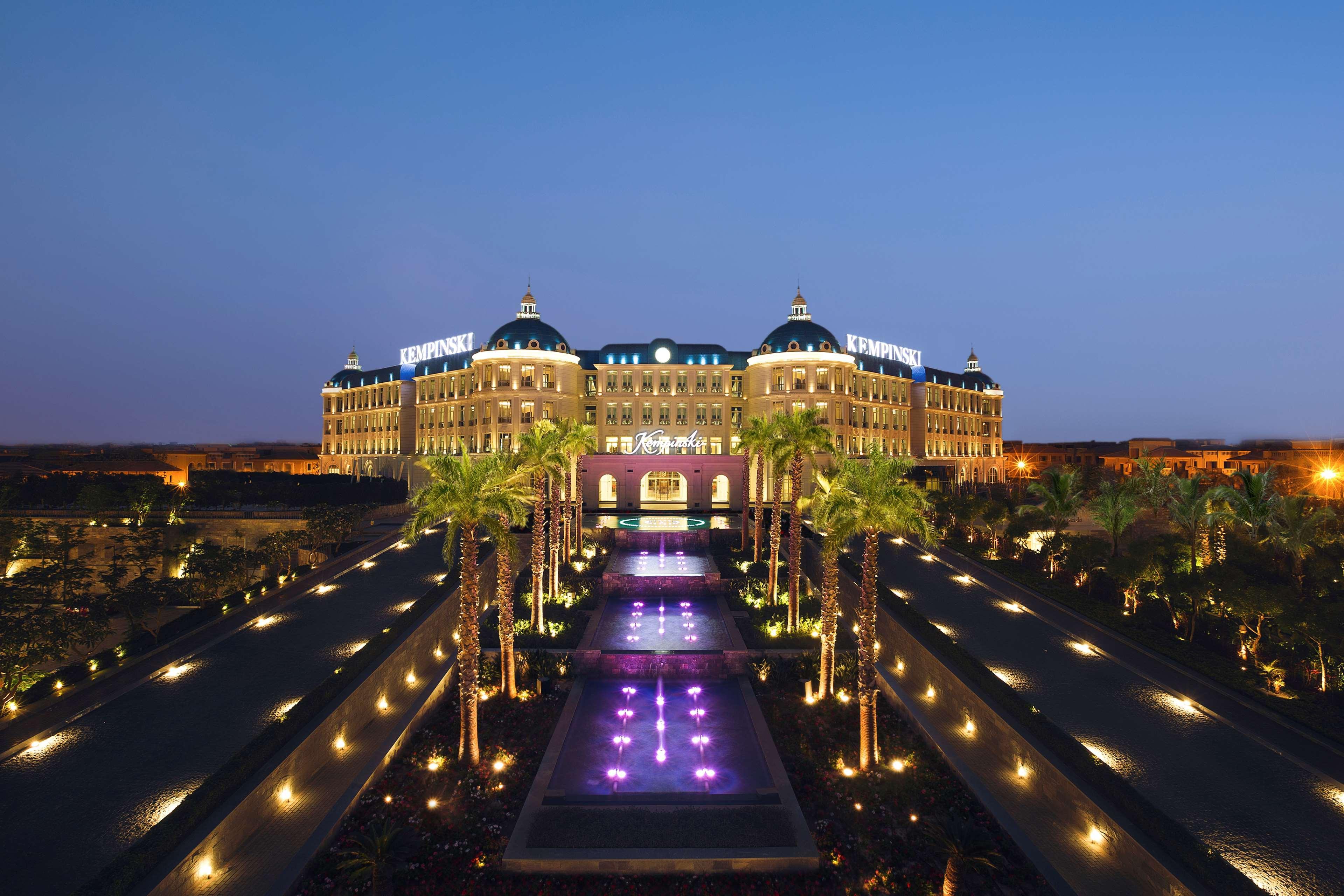 Royal Maxim Palace Kempinski Hotel