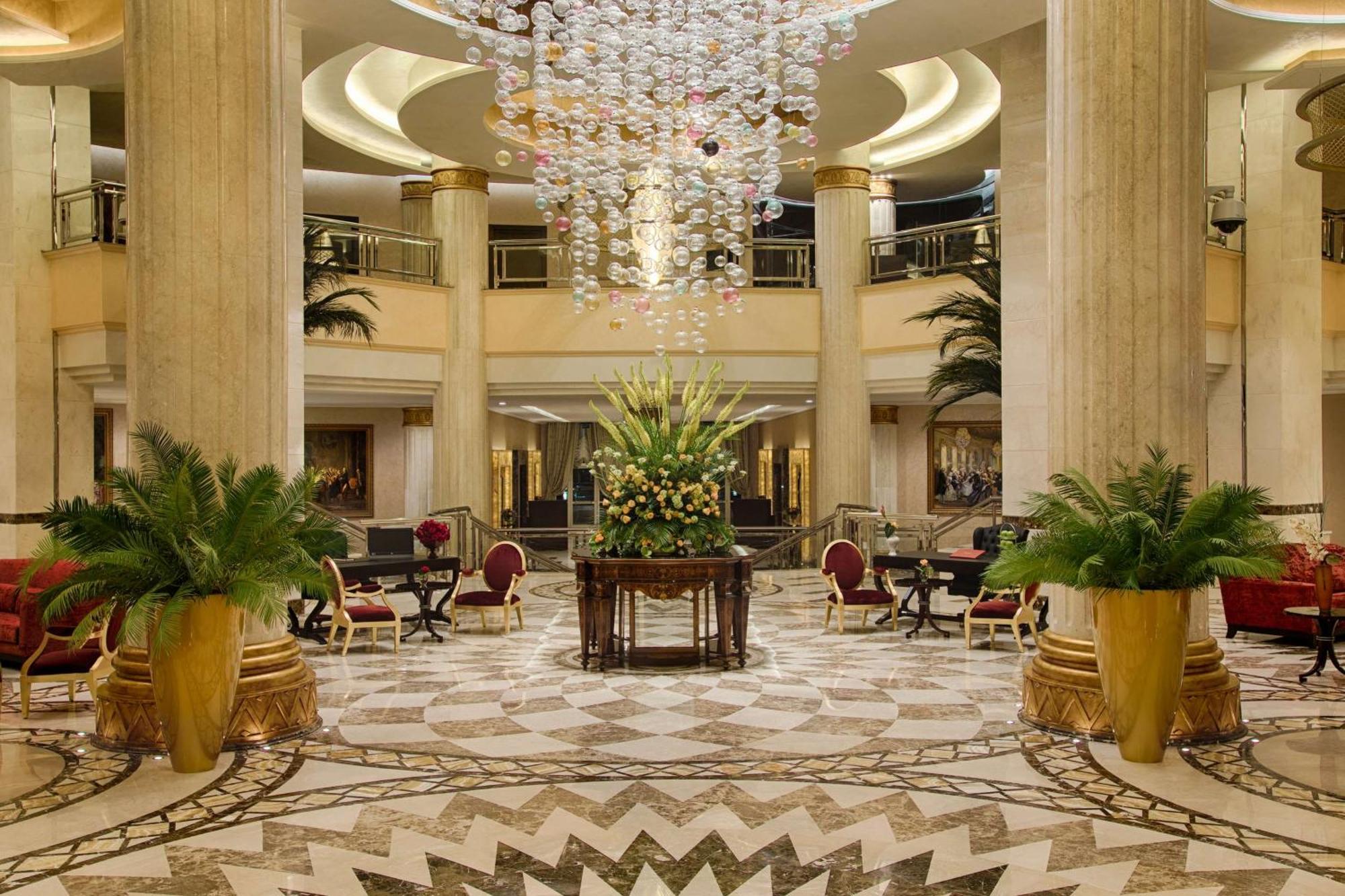 Royal Maxim Palace Kempinski Hotel